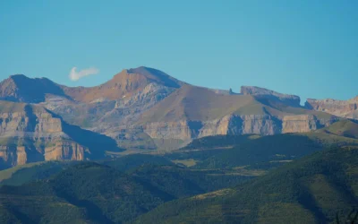 BLOG 8 Voler sans ailes au-dessus des Pyrénées. Une expérience magique avec Ordesa et Monte Perdido en toile de fond