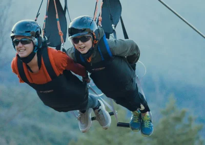 vuelo-en-pareja-adultos-niños-tirolina-ordesa-pirineos